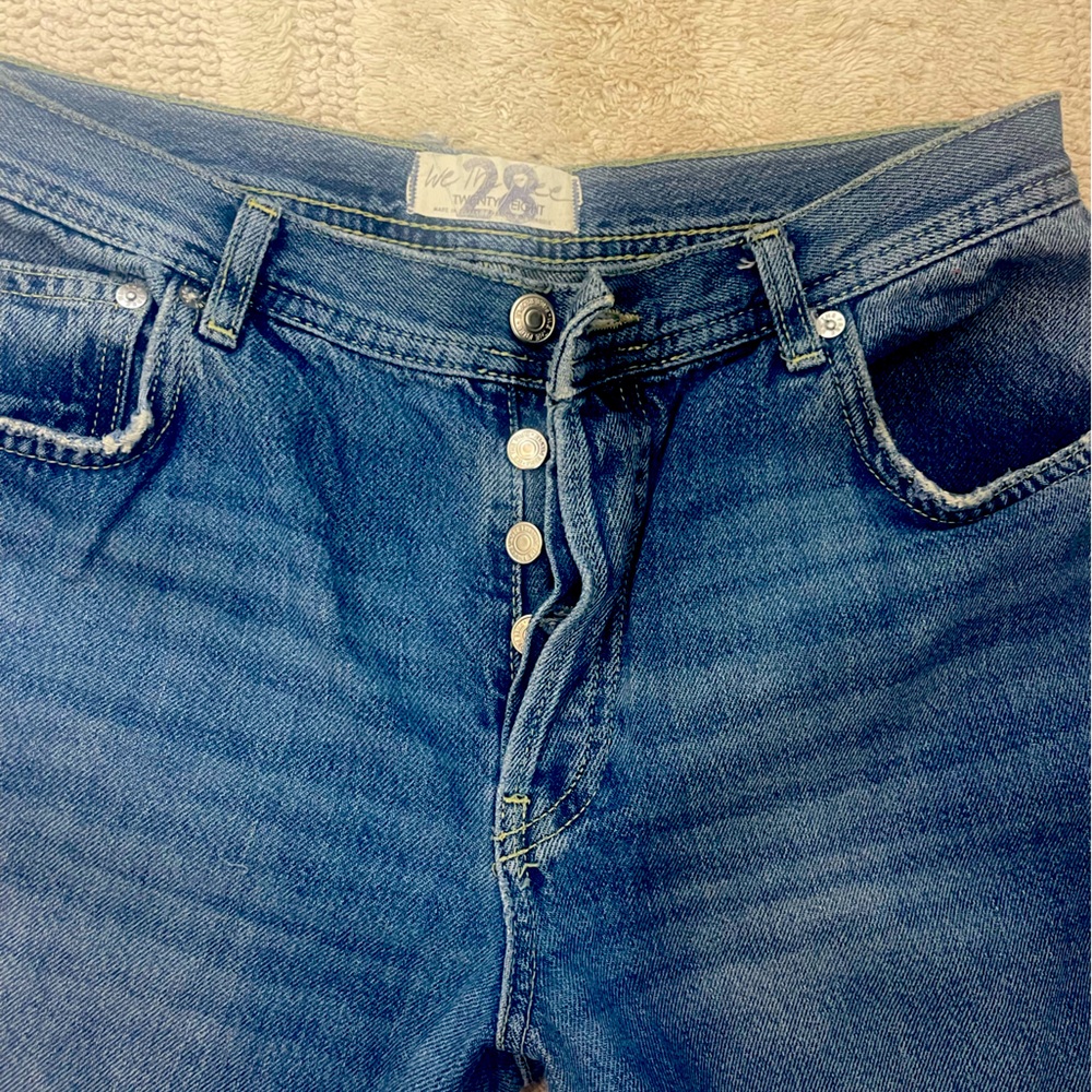 WeTheFree Straight Leg Jeans. Size 28